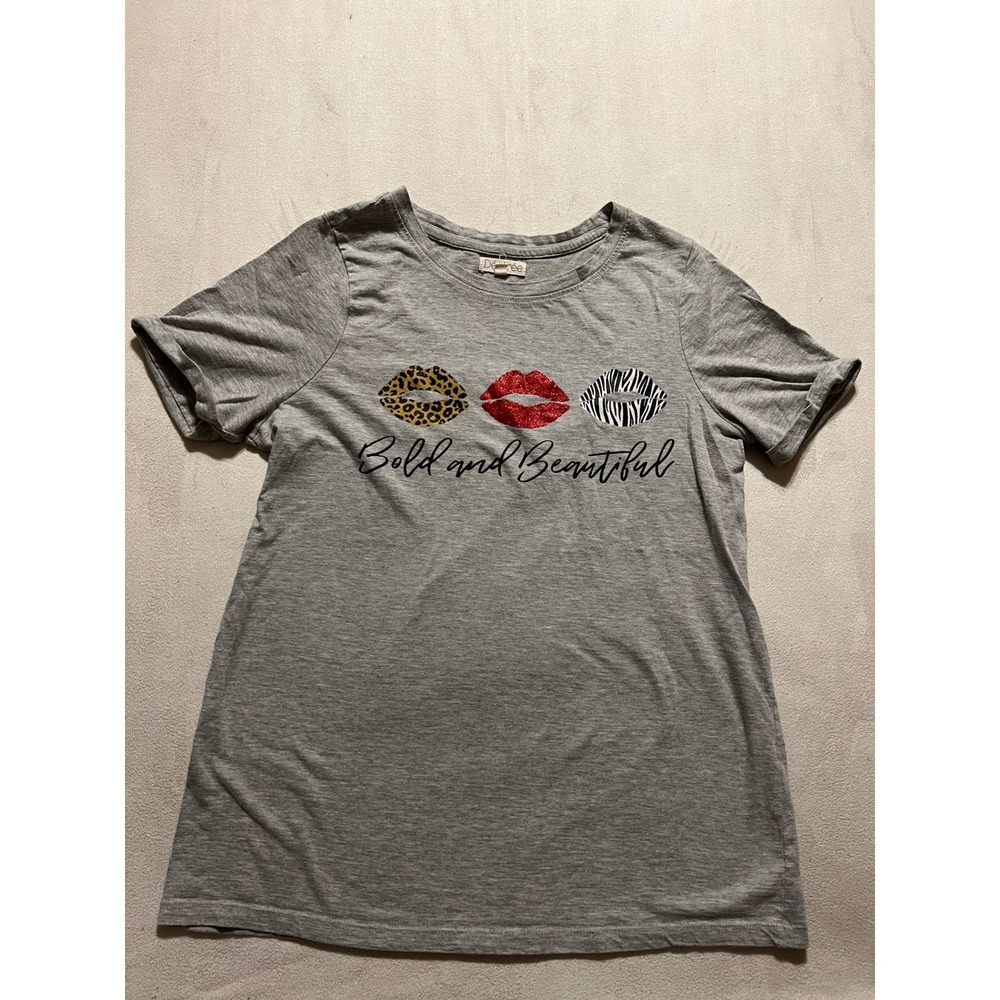 Desiree Women Gray Bold and Beautiful Lips Graphic T-Shirt Small A304232273